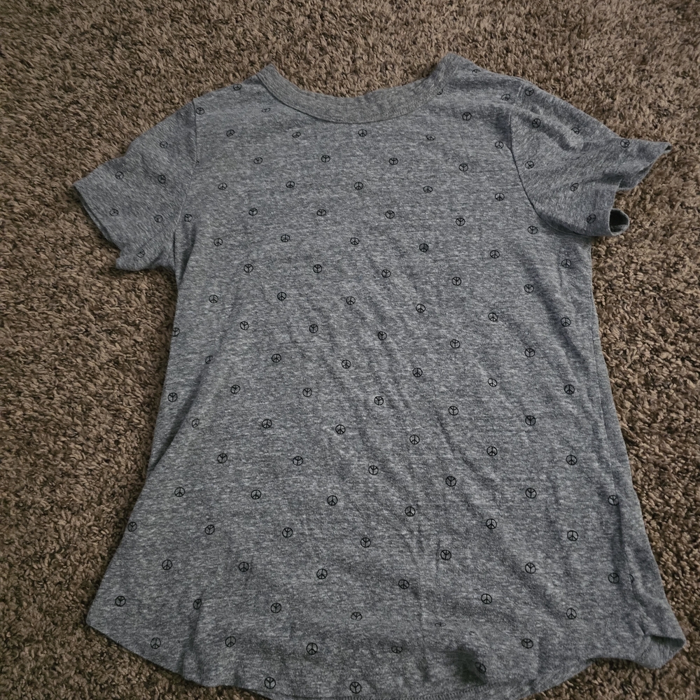 Old Navy Gray Short Sleeve Tee with Pattern